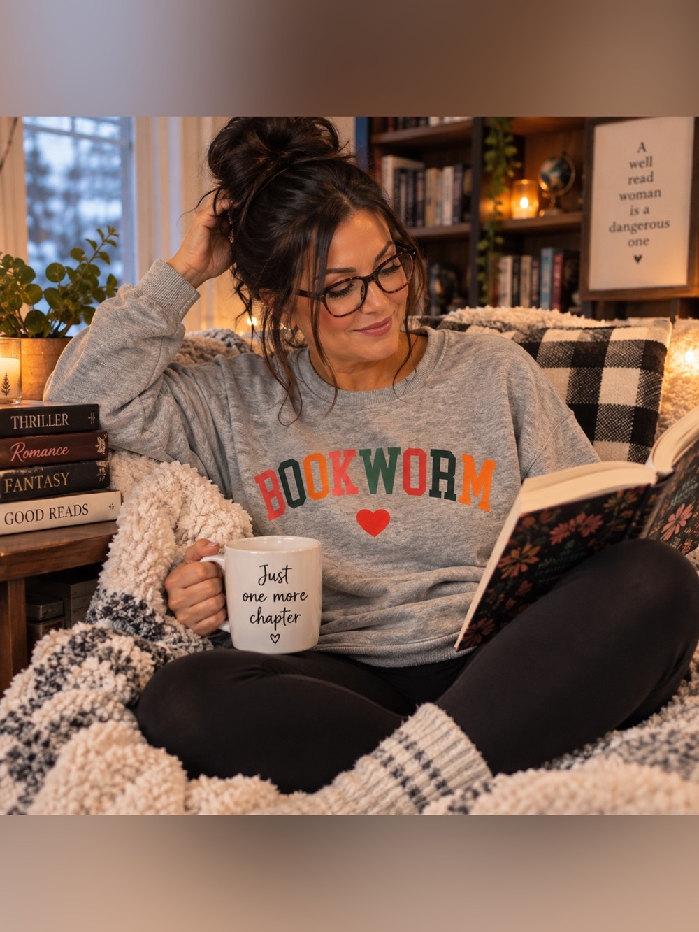 Bookworm Graphic Sweatshirt Gray Crewneck Size L – Cozy Reader Pullover